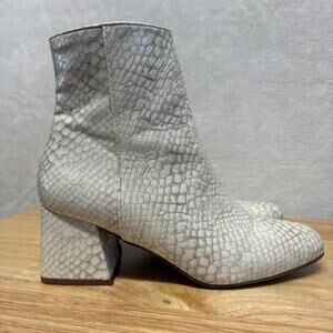 Steve Madden White Snakeskin Textured Block Heel Square Toe Ankle Boots Size 7.5